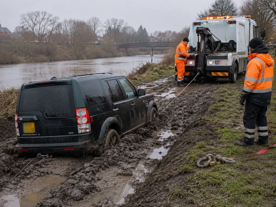 Land Rover Discovery 4 Winch Recovery River Trent Netherfield Lagoons Nottingham