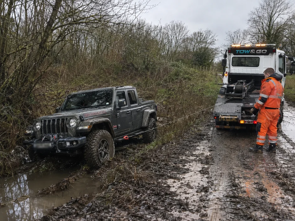 jeep gladiator winch recovery burton upon trent
