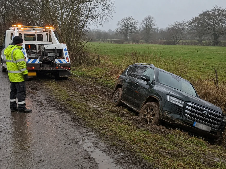 toyota land cruiser winch recovery market harborough